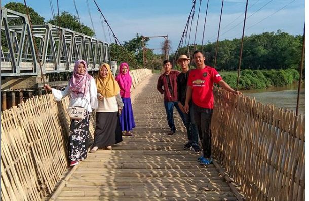 Berwisata ke Jembatan Cinta Tulang Bawang Barat