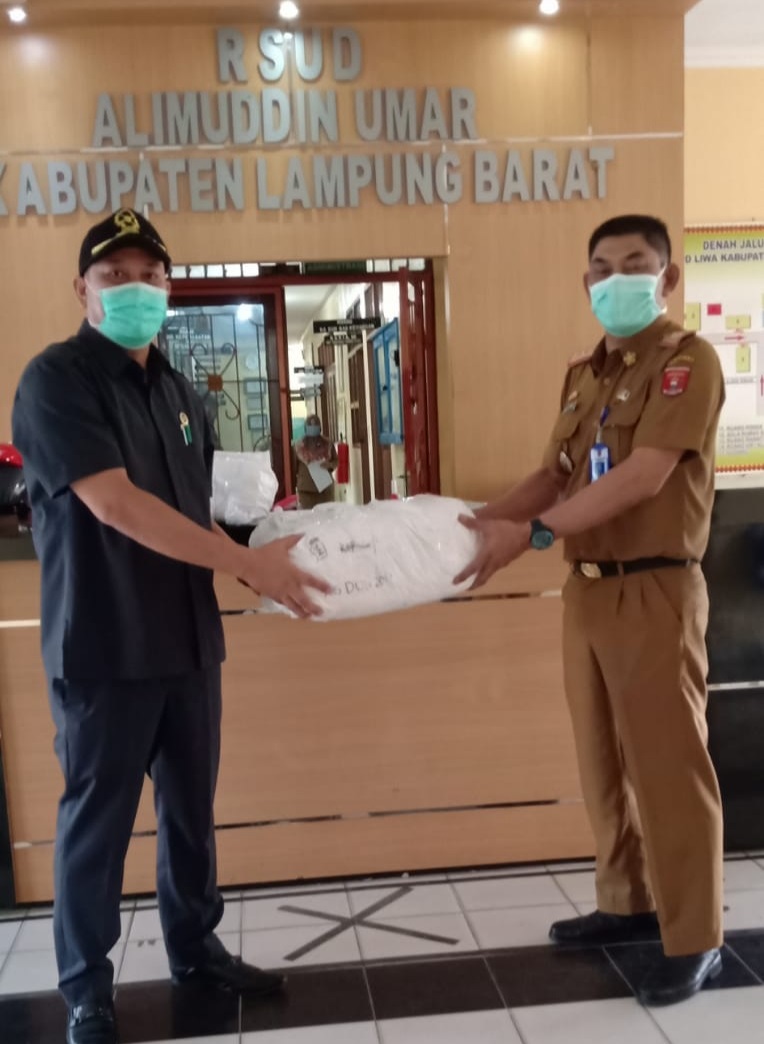 KPN Liwa Serahkan Bantuan APD untuk RSUD Alimudin Umar