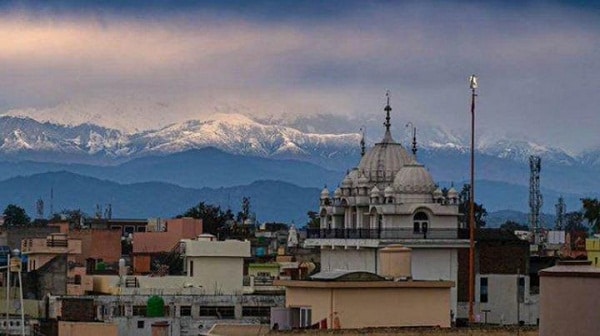 Setelah 30 Tahun, Polusi Berkurang Puncak Himalaya Terlihat di India Setelah 30 Tahun, Polusi Berkurang Puncak Himalaya Terlihat di India