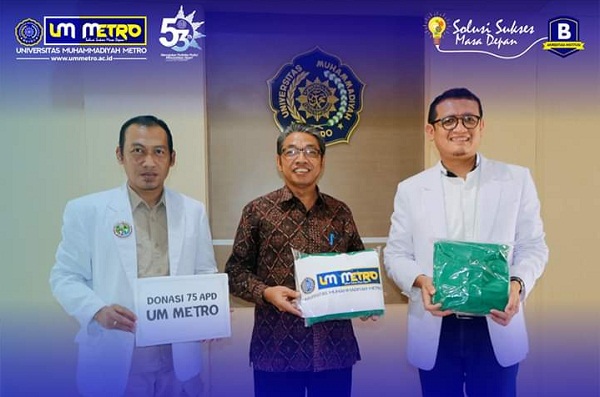 UM Metro Salurkan 75 APD dan Galang Donasi Covid-19 UM Metro Salurkan 75 APD dan Galang Donasi Covid-19