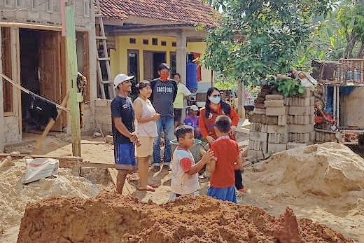 Rotary Club Memberikan Bantuan Bedah Rumah Warga Metro