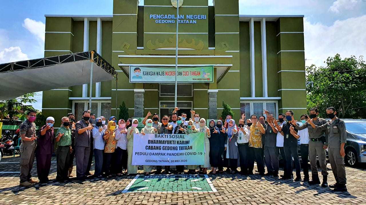 Peduli Terdampak Covid-19, Dharmayukti Kartini Cabang Gedong Tataan Adakan Baksos