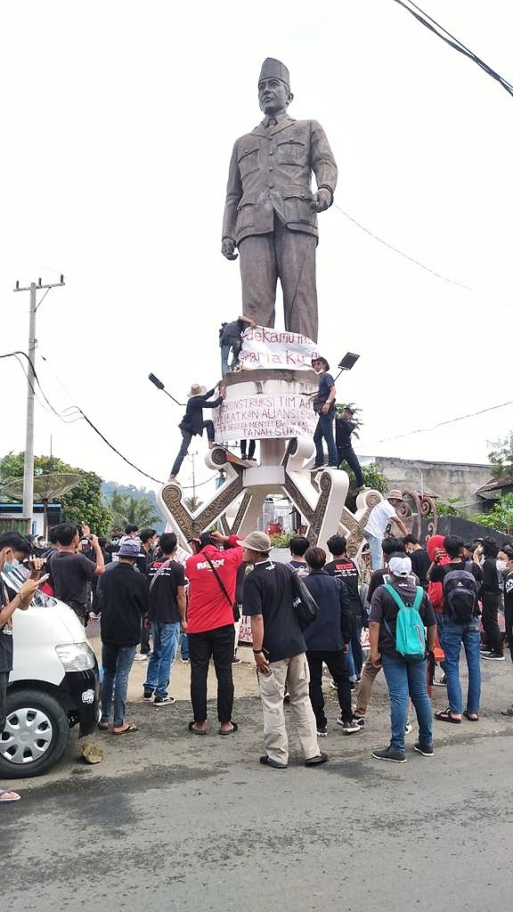 Sengketa Tanah Sukapura, Ratusan Massa Aksi Aliansi SM Desak Pemkab Lambar Sengketa Tanah Sukapura, Ratusan Massa Aksi Aliansi SM Desak Pemkab Lambar