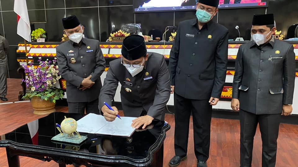 Tiga Raperda usulan Pemkot Metro resmi ditetapkan sebagai Perda Tiga Raperda usulan Pemkot Metro resmi ditetapkan sebagai Perda