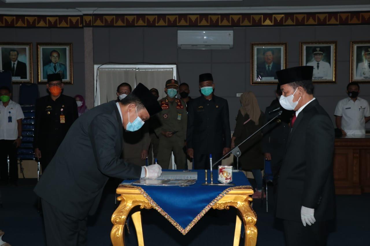 Bupati Lampura lantik pejabat pimpinan tinggi pertama