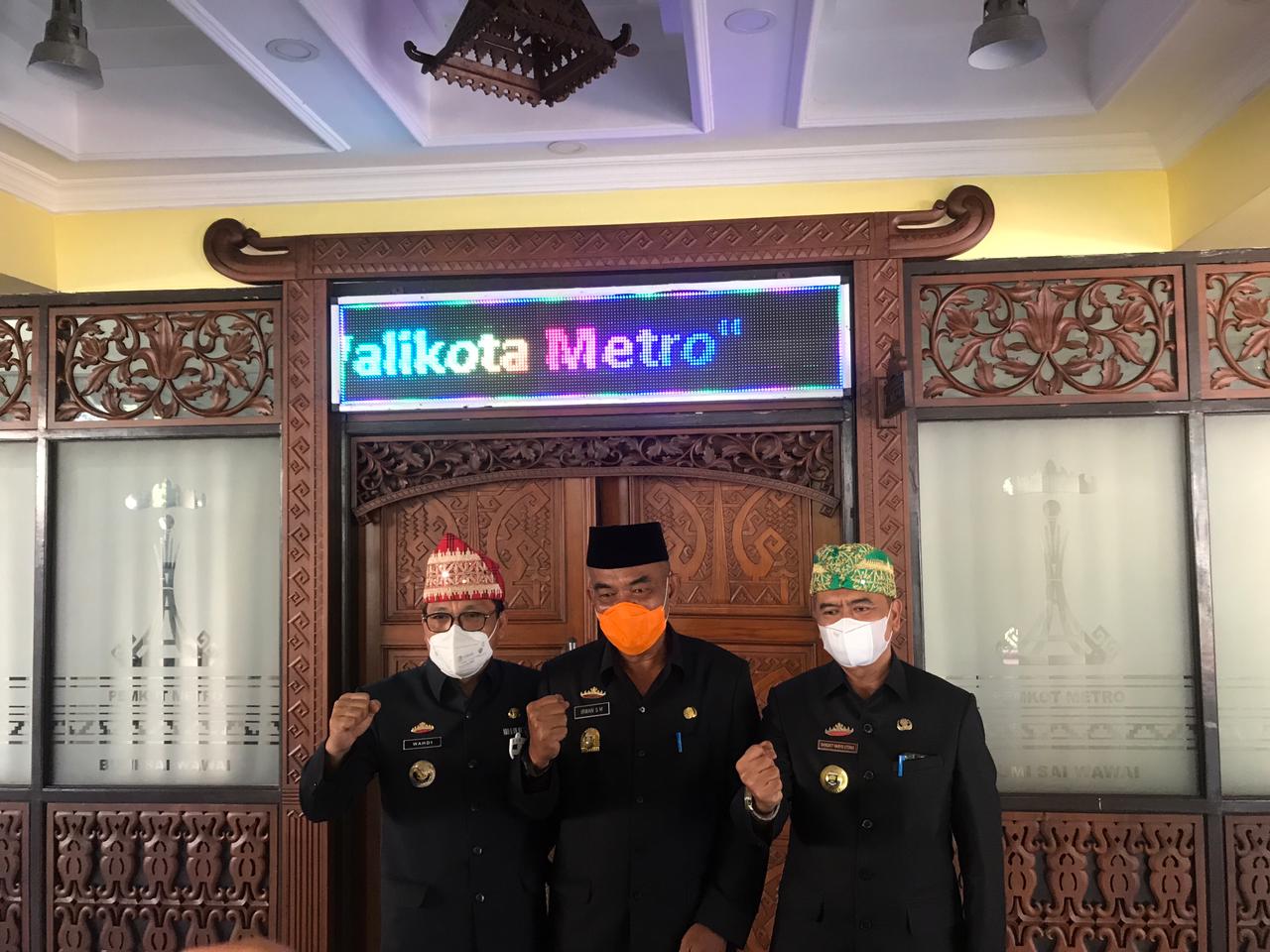 Pelantikan Sekda Metro, Wahdi: harapan besar dapat menyelesaikan COVID-19 Pelantikan Sekda Metro, Wahdi: harapan besar dapat menyelesaikan COVID-19