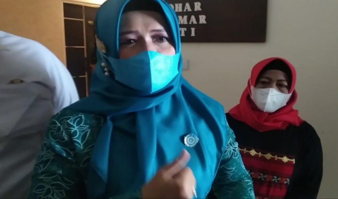 Silfia Naharani Wahdi hadiri workshop paduan wastra Silfia Naharani Wahdi hadiri workshop paduan wastra