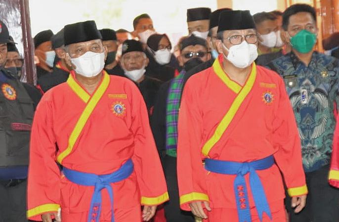 Wahdi-Qomaru dikukuhkan jadi alumni pendekar TS Putera Muhammadiyah Wahdi-Qomaru dikukuhkan jadi alumni pendekar TS Putera Muhammadiyah