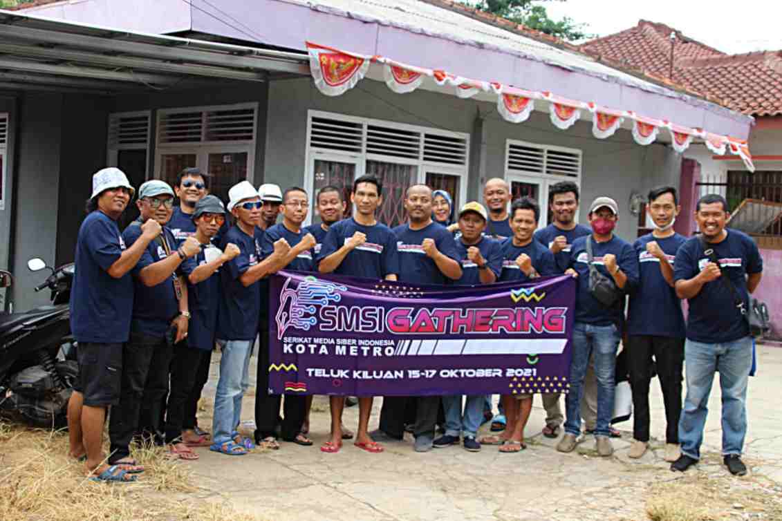 Perkuat jalinan kekeluargaan, anggota SMSI Metro adakan gathering ke Teluk Kiluan