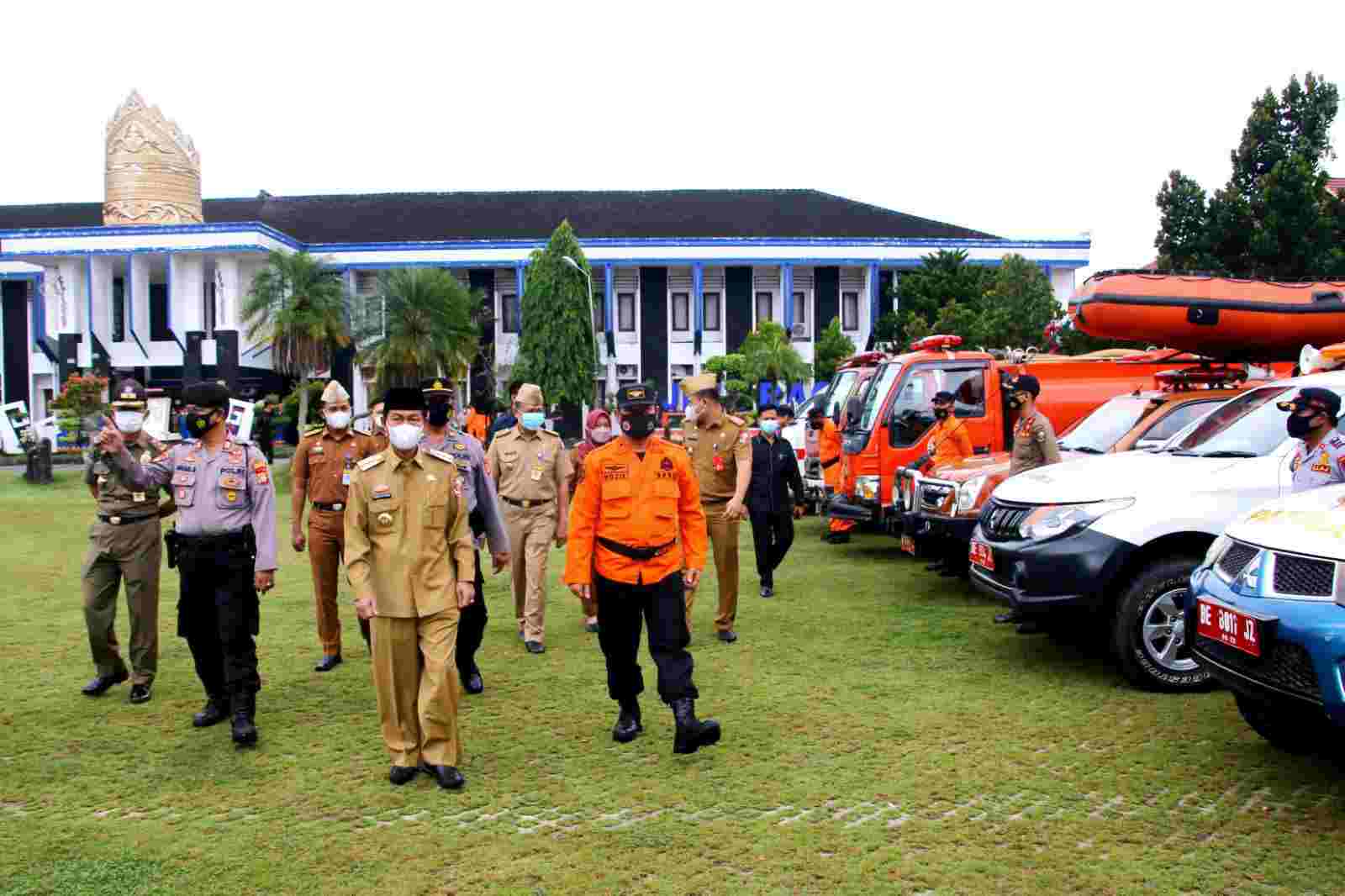 Bupati Lampura imbau warga waspada penyebaran COVID-19 di tengah bencana alam Bupati Lampura imbau warga waspada penyebaran COVID-19 di tengah bencana alam