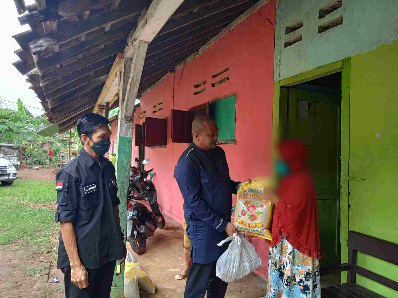SMSI Metro salurkan ratusan paket sembako SMSI Metro salurkan ratusan paket sembako