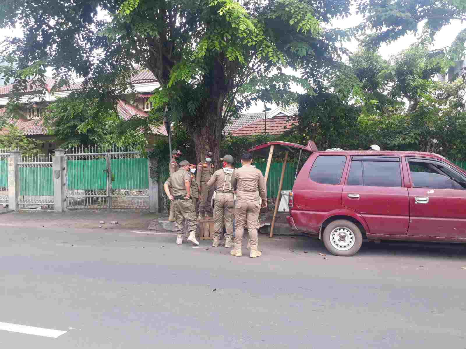 Satpol-PP Metro menyita alat jualan saat penertiban ruas jalan
