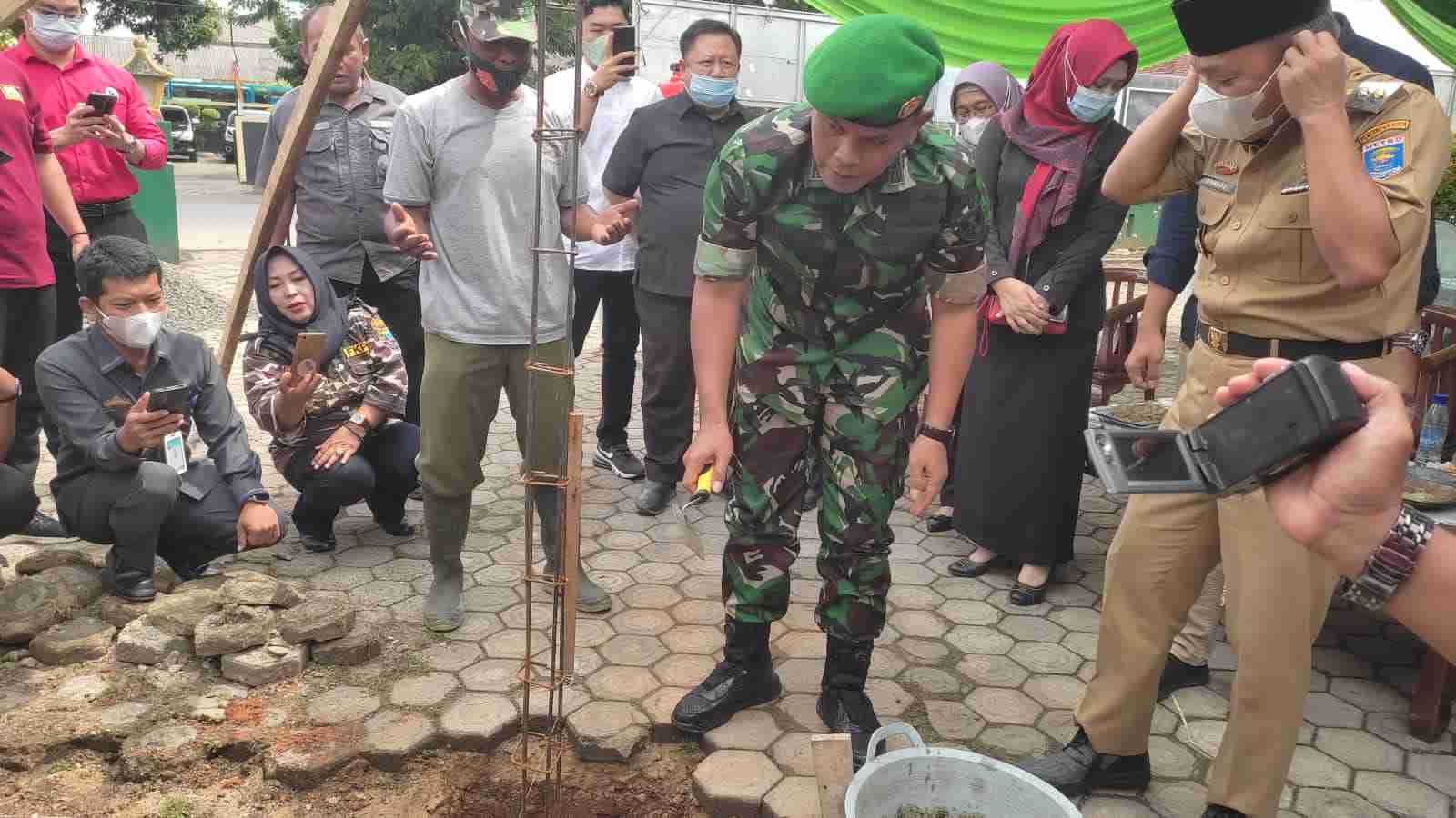 Dandim 0411/KM dan Wawalkot letakkan batu pertama pembangunan Mushola Koramil
