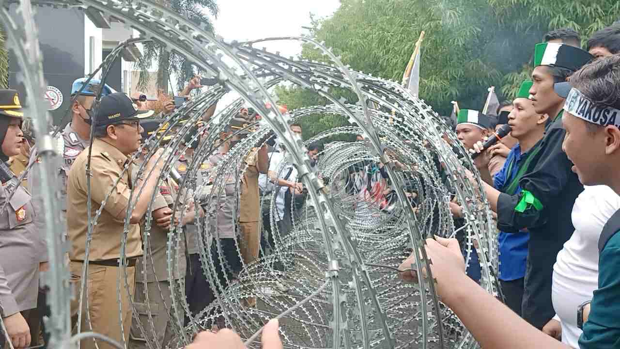Aksi mahasiswa disambut kawat berduri, Ketua DPD KNPI Metro: pemerintah berlebihan
