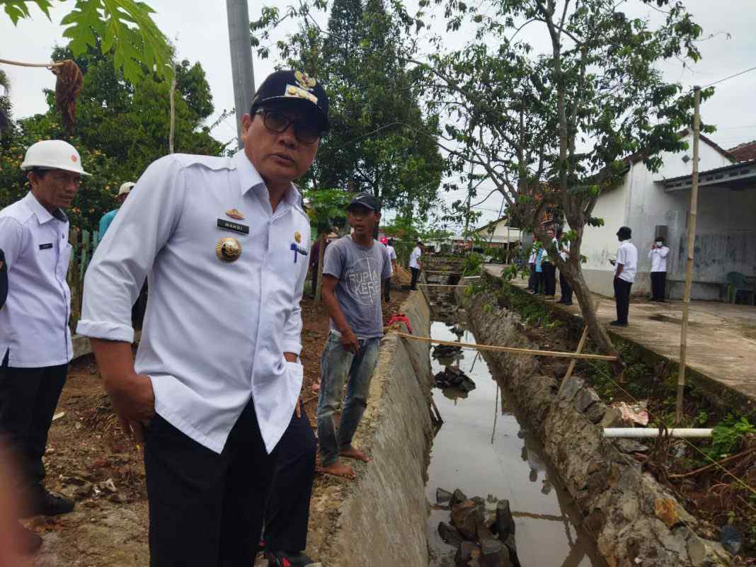 Geram tinjau proyek talut, Walikota Metro: Bongkar dan bangun ulang!