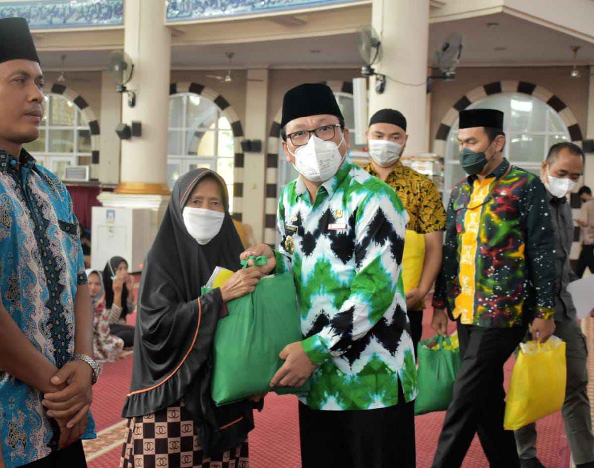 Peringati Maulid Nabi 1444 Hijriah, Pemkot Metro bagikan paket sembako