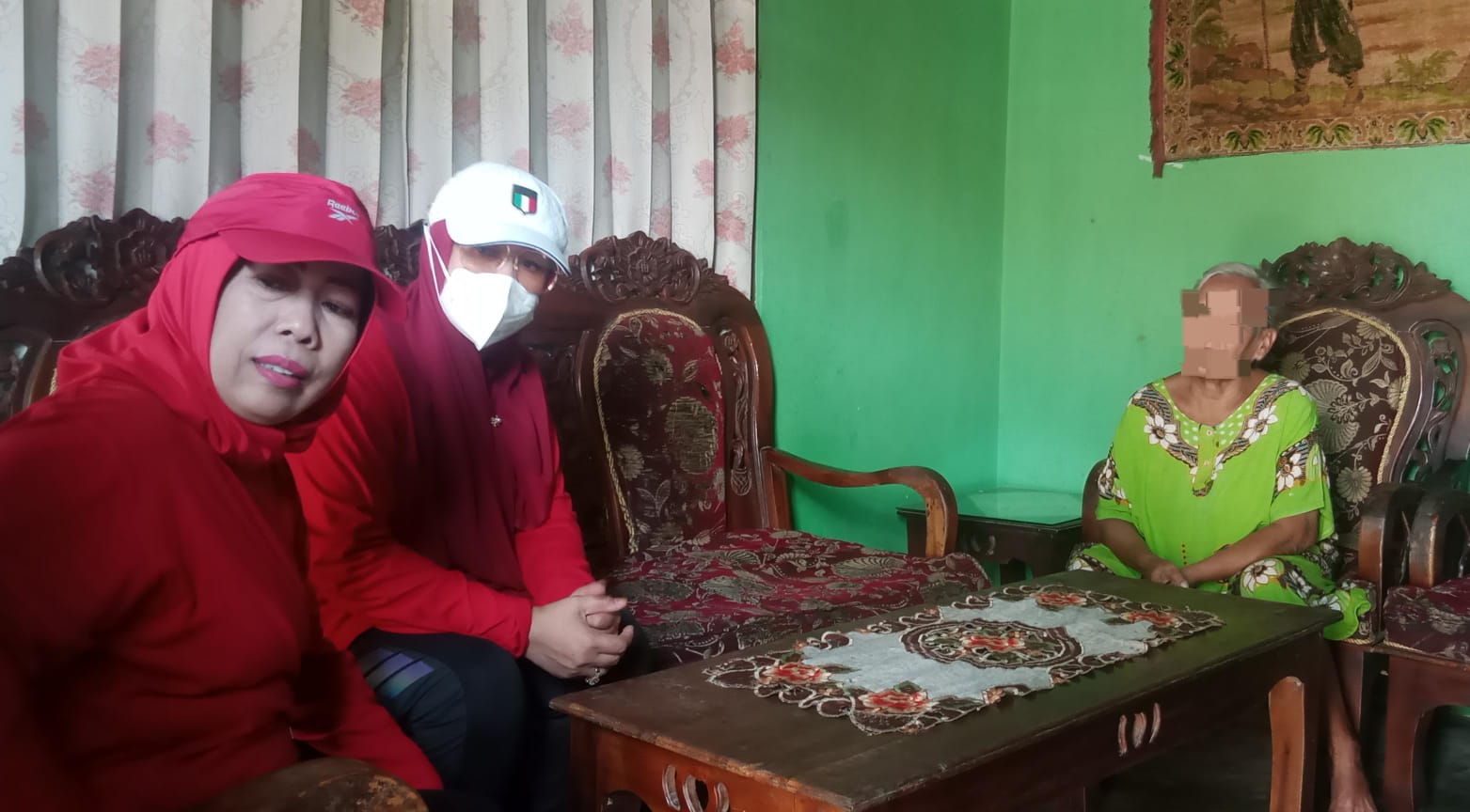 Silfia Naharani sambangi janda tua dan cucunya yang nyaris putus sekolah