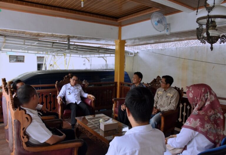 Pemkot Metro dan Bank Lampung berikan beasiswa ke Ilham Maulana lanjut S2