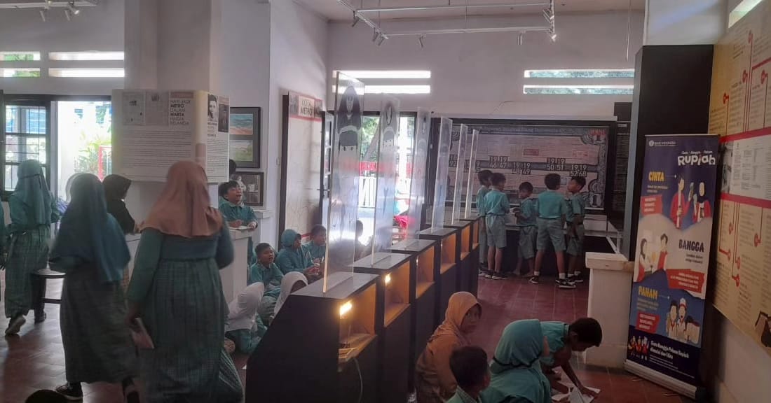 Implementasi kurikulum lokal, SDN 5 Metro Pusat kunjungi cagar budaya