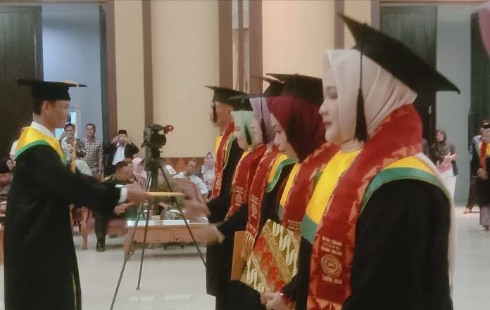 Wisuda STISIPOL Dharma Wacana Metro, Sekda: Hakikat tertinggi pengetahuan adalah implementasi