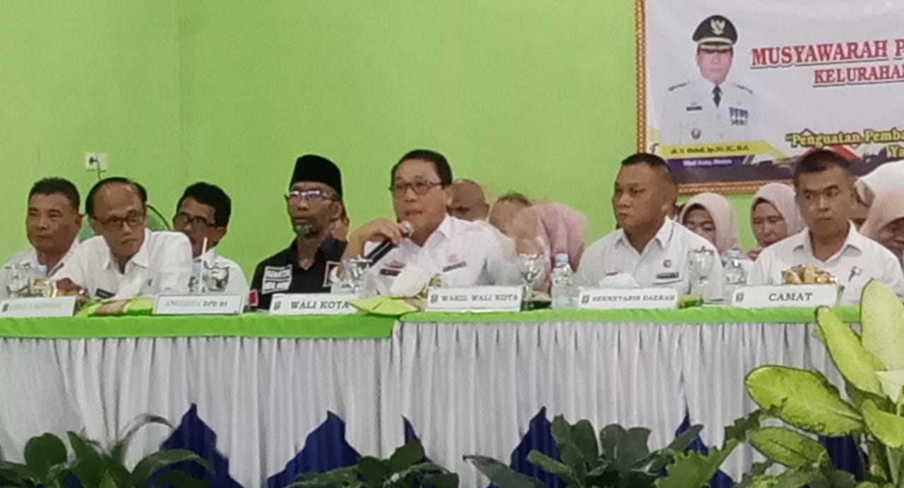 Musyawarah Walikota Metro dan masyarakat seputar rencana pembangunan di Hadimulyo Barat
