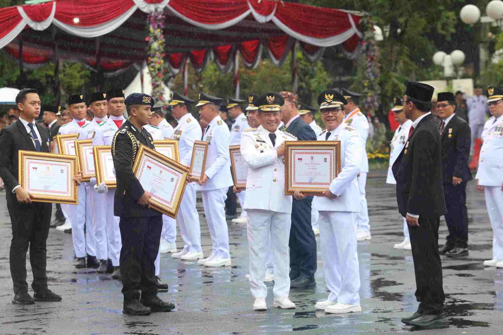 Pemkot Metro meraih penghargaan Prestasi Penyelenggara