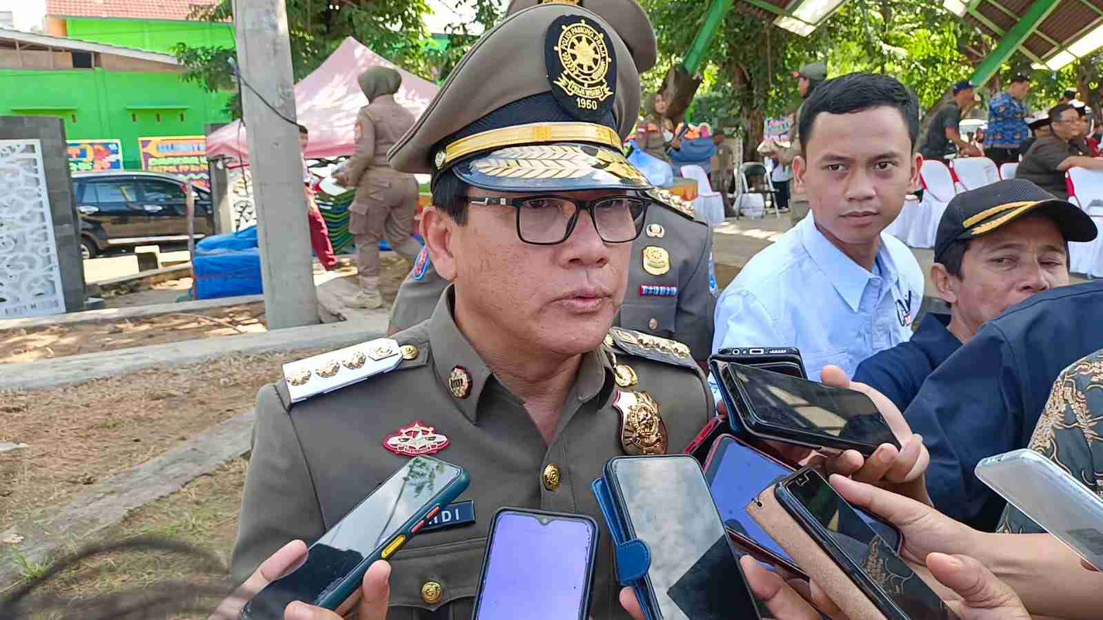 Wahdi Siradjuddin mengimbau SATPOL PP Metro untuk kedepankan sikap humanis dalam melayani masyarakat Wahdi Siradjuddin mengimbau SATPOL PP Metro untuk kedepankan sikap humanis dalam melayani masyarakat