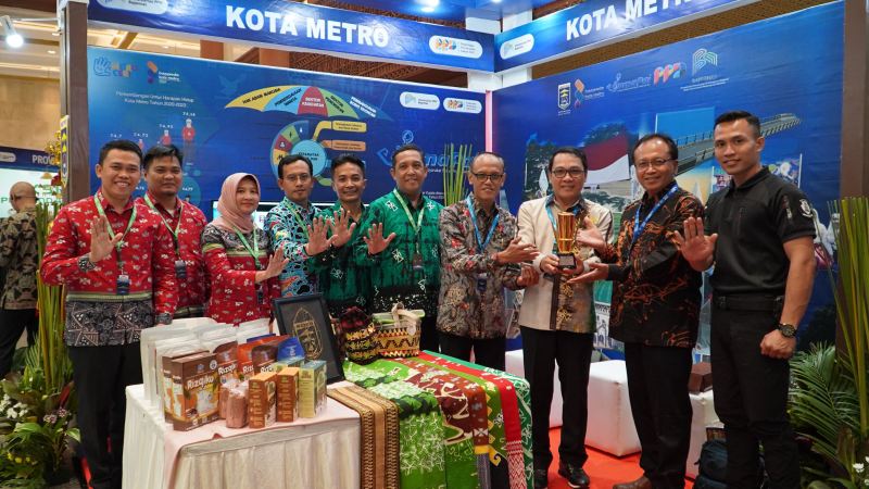 Meraih posisi terbaik ke-3, Pemkot Metro mendapat Penghargaan Pembangunan Daerah