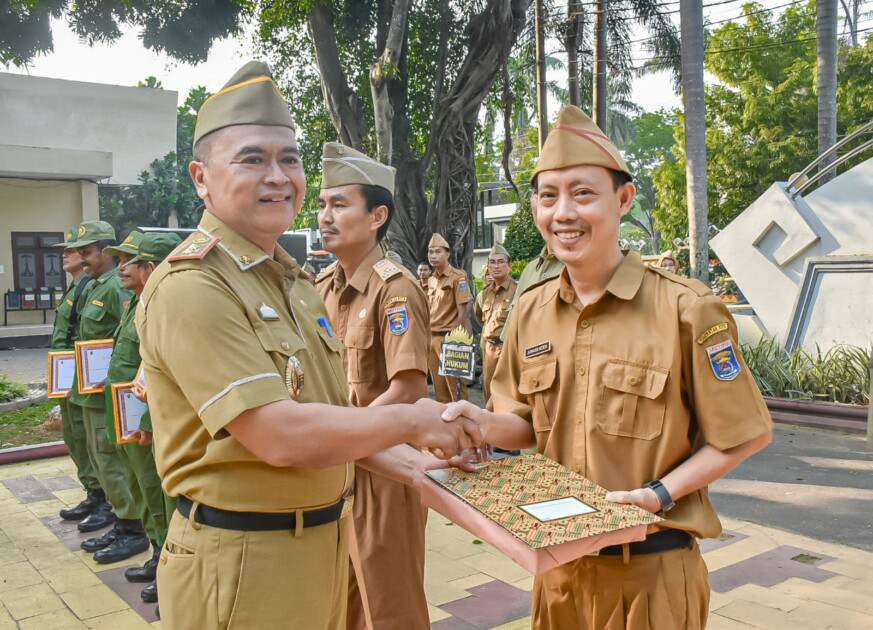 Apresiasi kinerja pegawai terbaik, Pemkot Metro beri piagam penghargaan