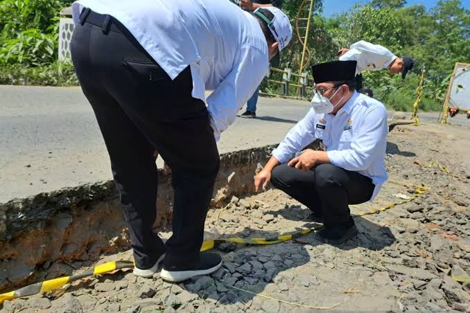 Pemkot targetkan 96 titik jalan rusak di Metro selesai diperbaiki sebelum akhir tahun