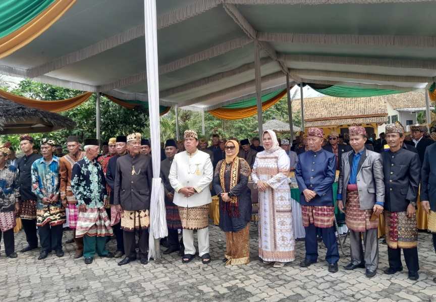 Ratusan Tokoh Adat se-Lampung Timur nyatakan dukungan kepada Ela-Azwar Ratusan Tokoh Adat se-Lampung Timur nyatakan dukungan kepada Ela-Azwar