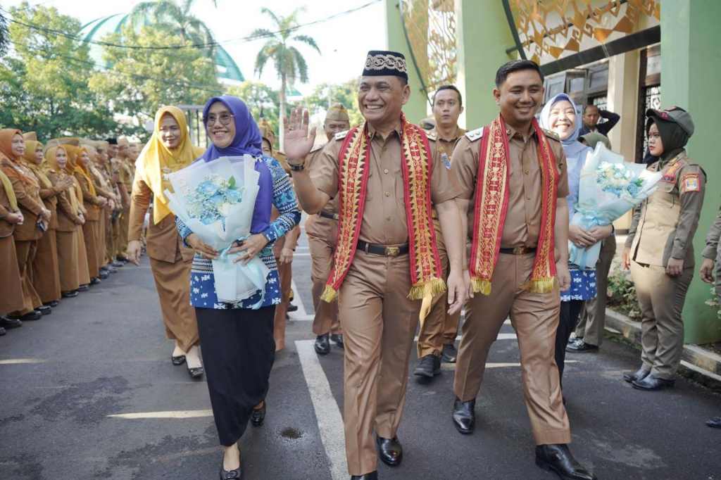 Hari pertama bertugas, Walikota Metro instruksikan revolusi pelayanan publik Hari pertama bertugas, Walikota Metro instruksikan revolusi pelayanan publik