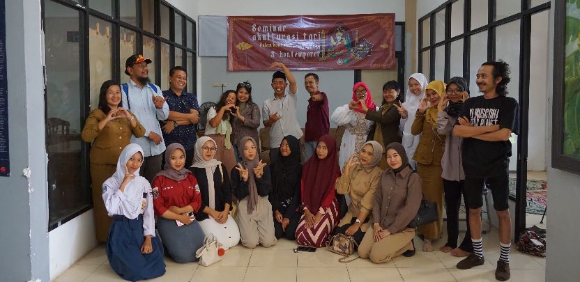 Transculture dalam tari: mencari jejak akulturasi di panggung seni