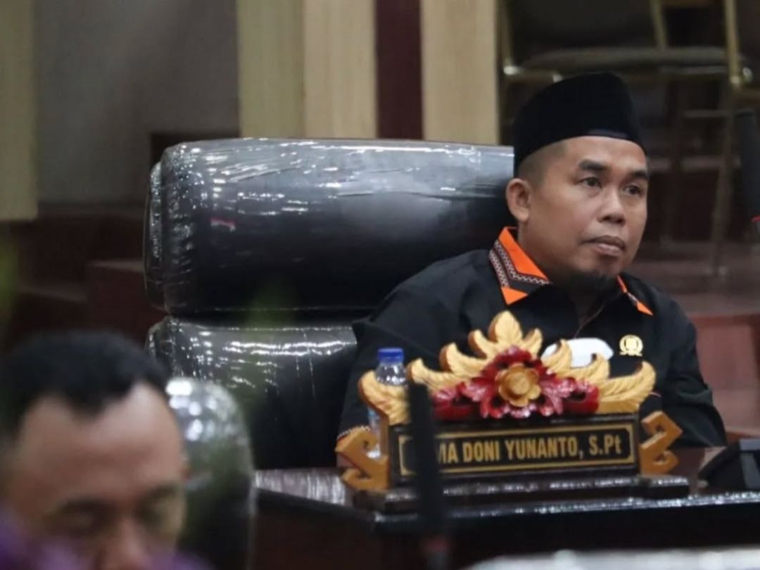 Langkah-langkah di atas aspal retak: Roma Doni dan simfoni aspirasi warga
