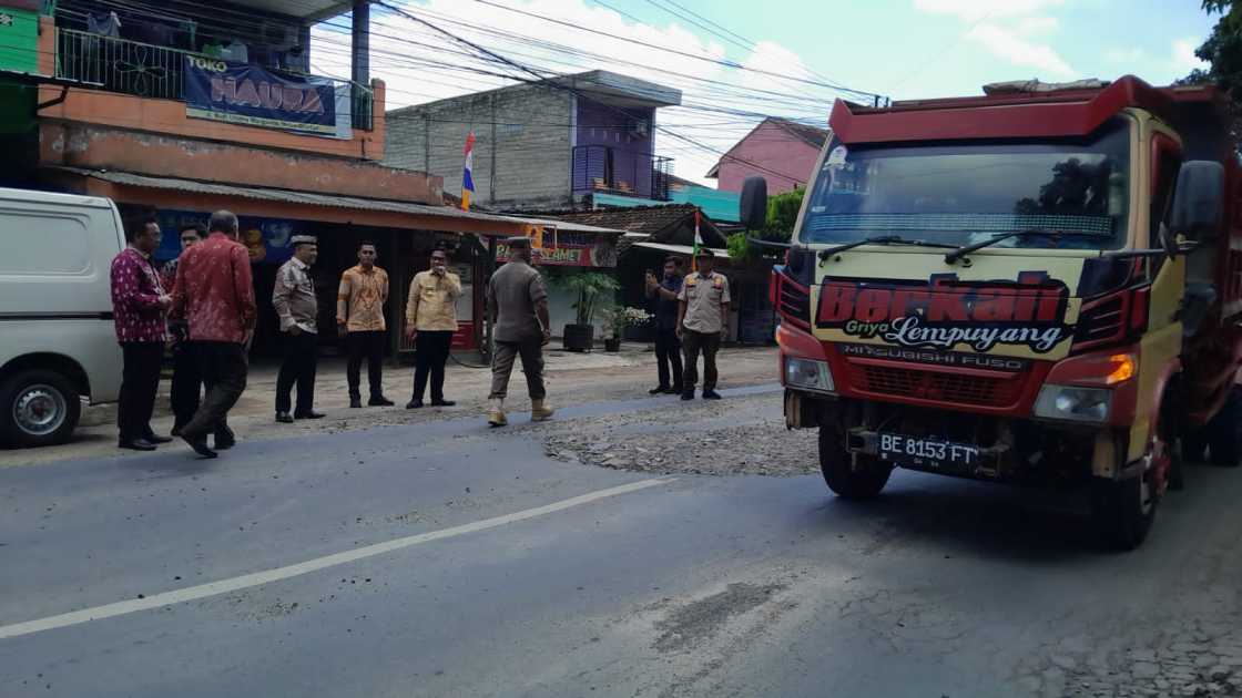 Pemkot Metro akan tuntaskan perbaikan jalan di 78 titik