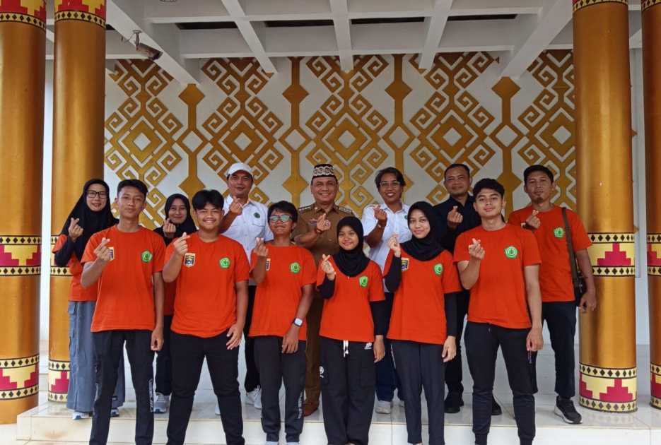 Bambang lepas Atlet Panahan Metro: bukan sekadar bidik, tapi raih emas! Bambang lepas Atlet Panahan Metro: bukan sekadar bidik, tapi raih emas!