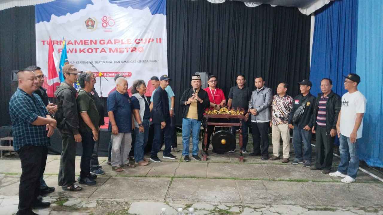Dari meja gaple hingga pena pelajar: PWI Metro rayakan kemerdekaan dengan cara berbeda Dari meja gaple hingga pena pelajar: PWI Metro rayakan kemerdekaan dengan cara berbeda