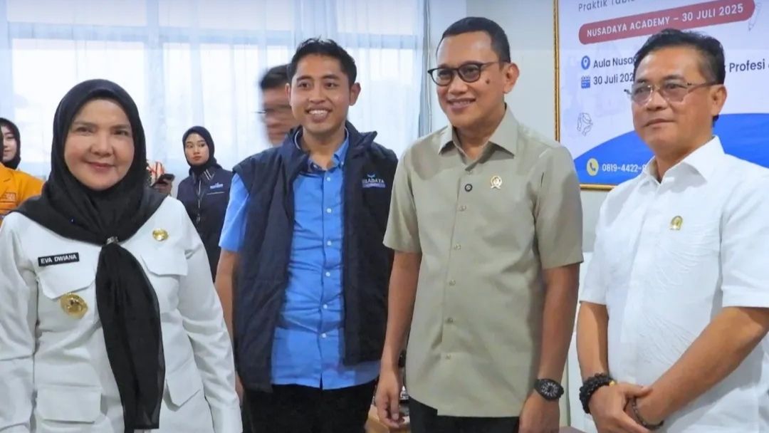 Menteri Abdul Karding tinjau sekolah pekerja migran di Bandar Lampung, Eva Dwiana: harus jadi duta bangsa Menteri Abdul Karding tinjau sekolah pekerja migran di Bandar Lampung, Eva Dwiana: harus jadi duta bangsa