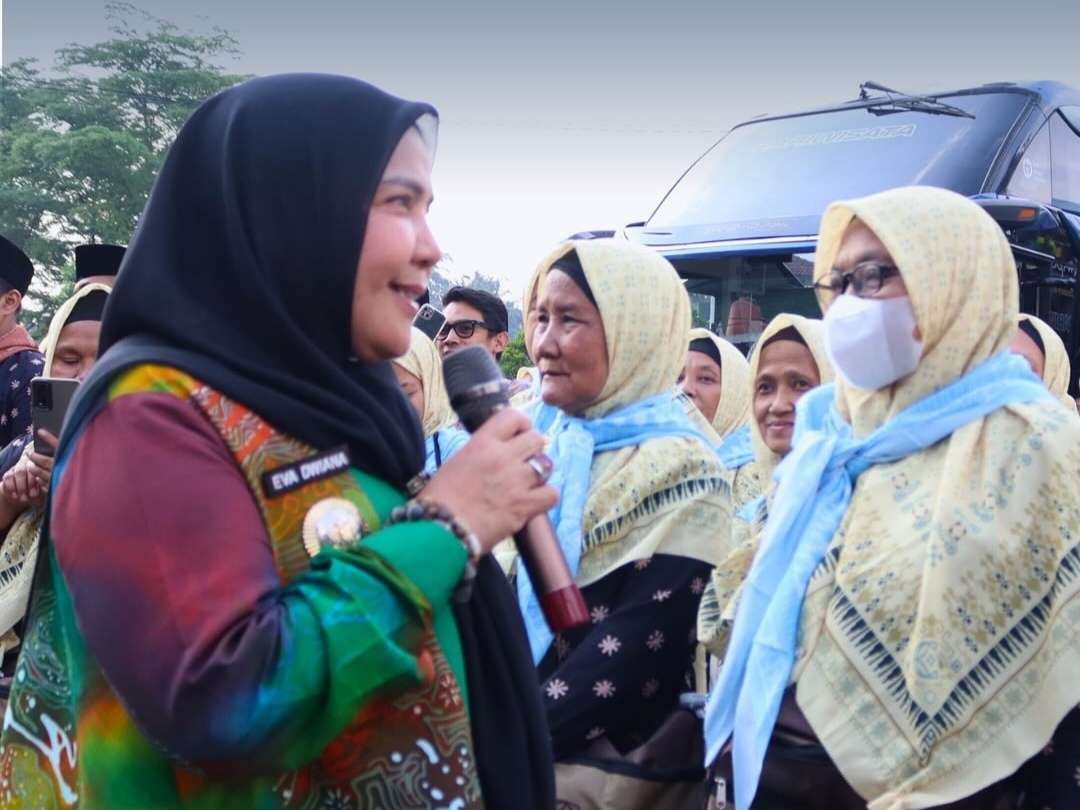 Eva Dwiana lepas 250 jamaah umrah, titip pesan untuk doakan Kota Bandar Lampung