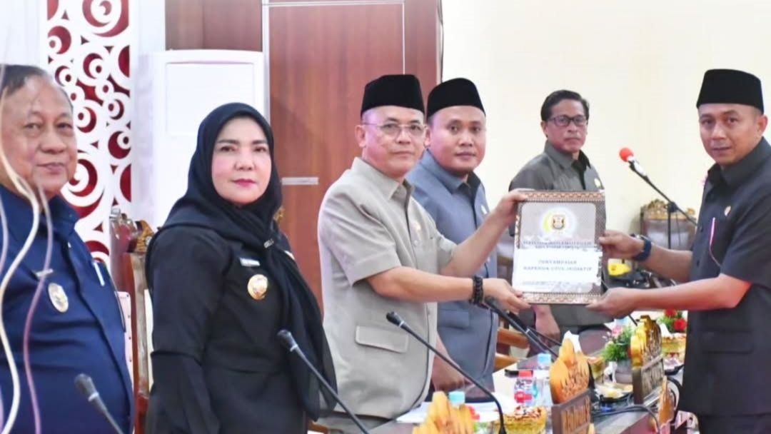 Eva Dwiana hadiri Paripurna DPRD, bahas enam Raperda strategis