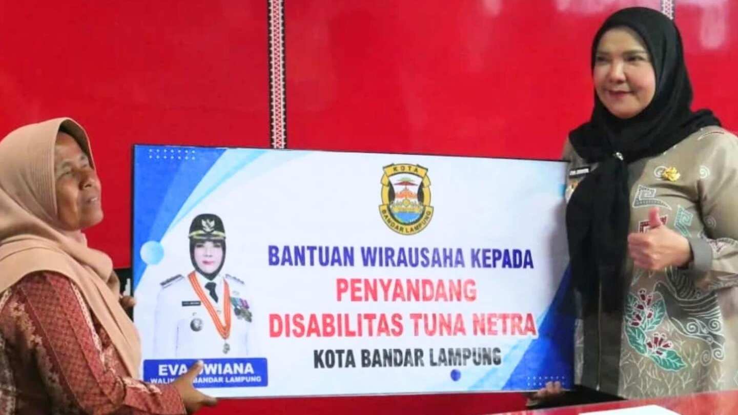 Sentuhan kepedulian Eva Dwiana: bantuan usaha untuk 25 Penyandang disabilitas