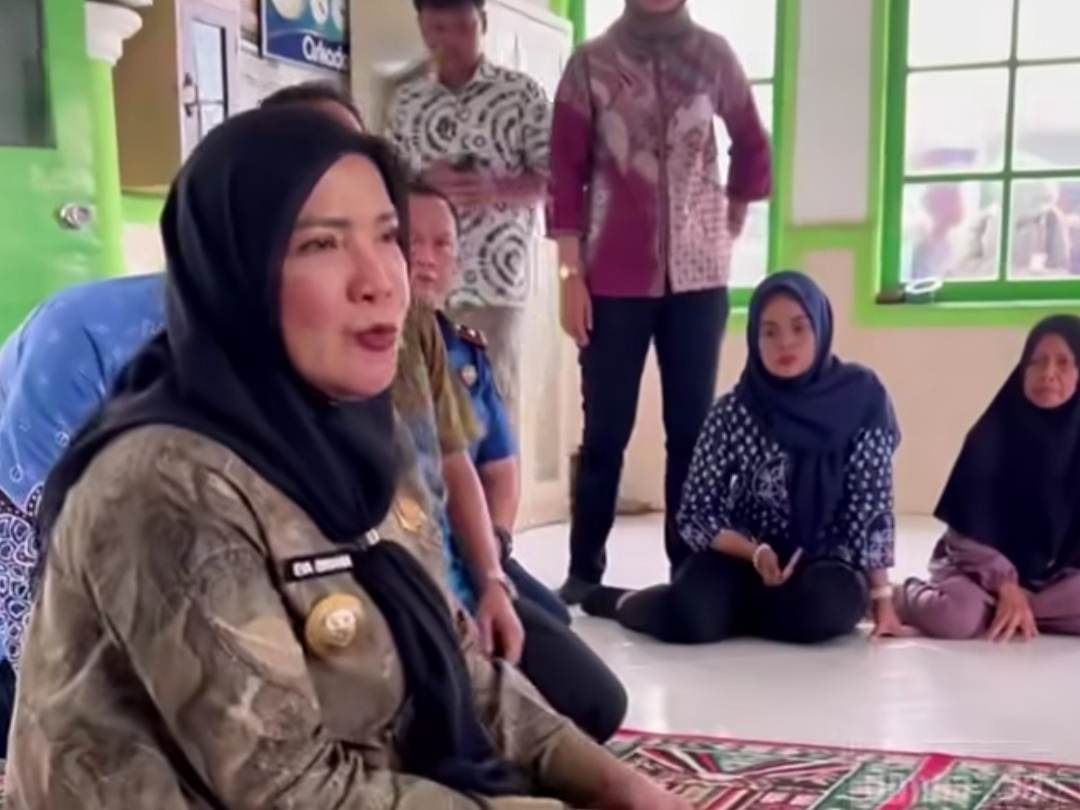 Eva Dwiana salurkan bantuan korban kebakaran Bumi Waras, ajak warga lebih waspada