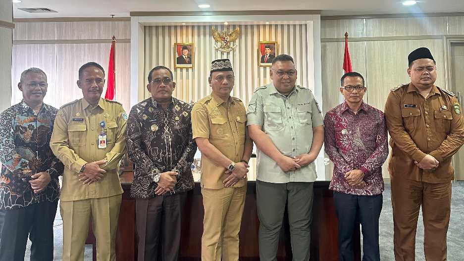 Antisipasi kekeringan 2026, Wali Kota Metro jemput 109 unit Alsintan dari Kementan