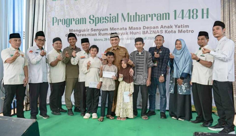 Wali Kota Metro serahkan kunci rumah Rudiyanto, dorong Baznas perluas bantuan warga miskin