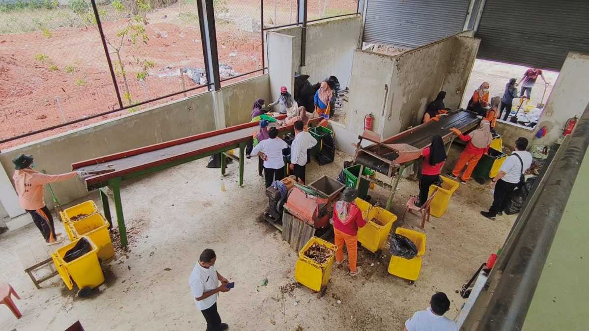 Sampah dipilah di PDU Rejomulyo, Plt. Kepala UPTD TPAS Metro pastikan tak timbulkan masalah baru